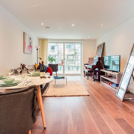 Stylish And Comfortable Canary Wharf Apartment Perfect For Long Stays 런던 외부 사진