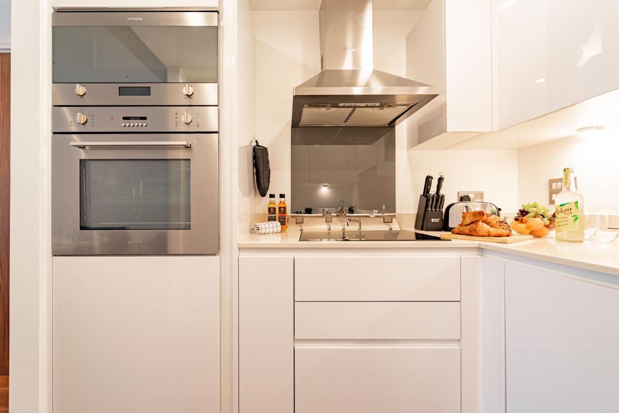 Stylish And Comfortable Canary Wharf Apartment Perfect For Long Stays 런던 외부 사진