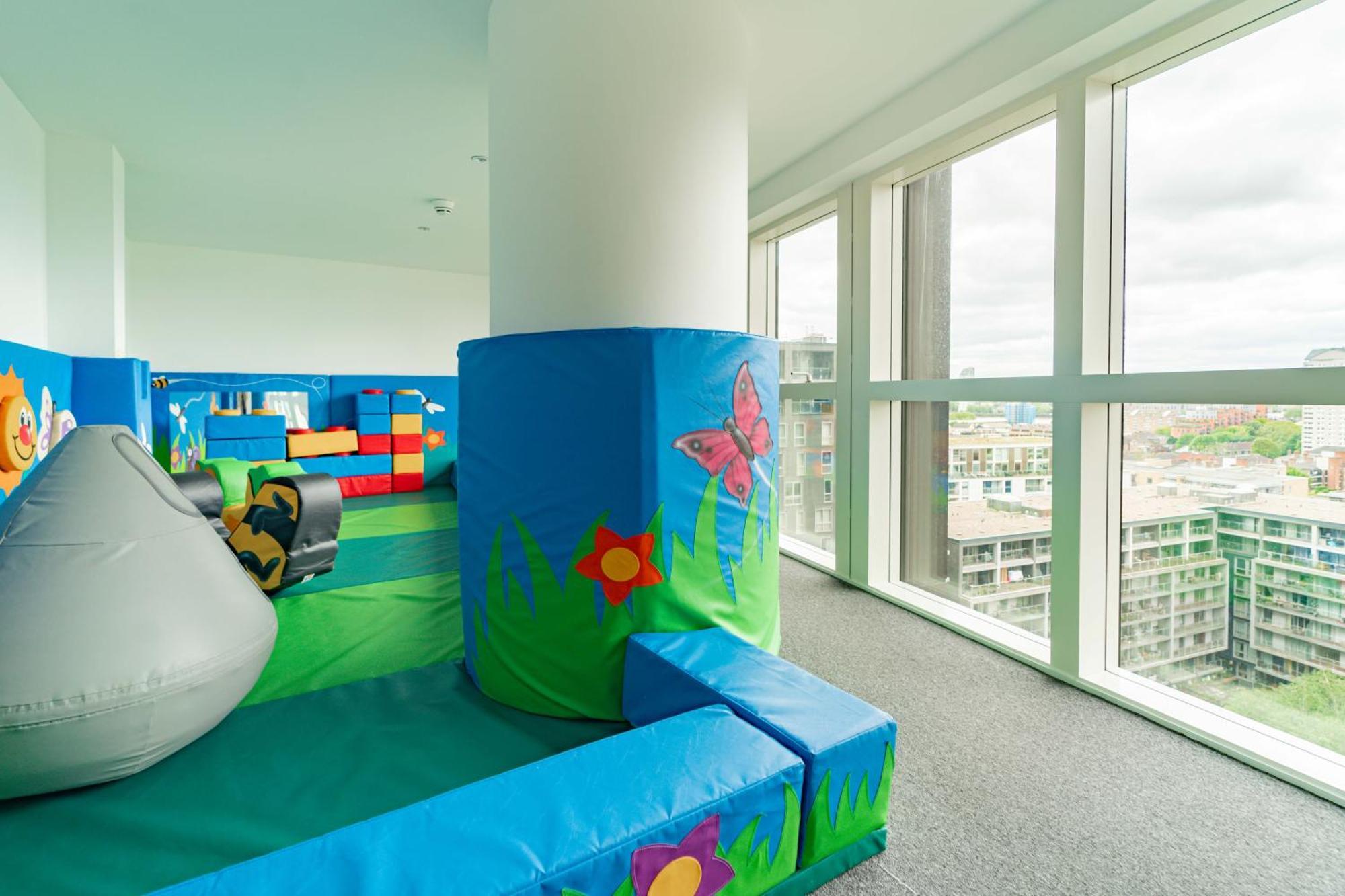 Stylish And Comfortable Canary Wharf Apartment Perfect For Long Stays 런던 외부 사진